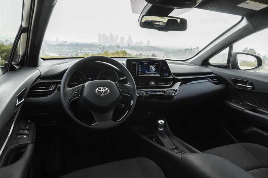 Торпедо Toyota C-HR 2017 года  (NA) (фото 10 из 44)